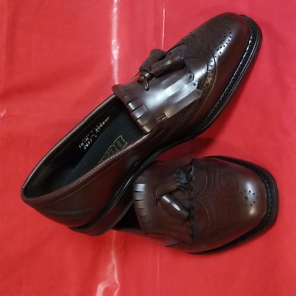 Tasseled leather loafers